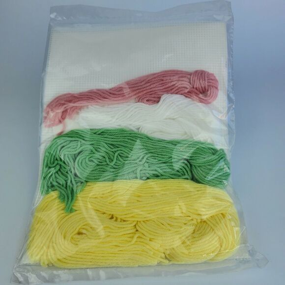 Vintage 1980 JM Designs Yarn Easter Basket Craft Kit Yellow bunny - Picture 5 of 5